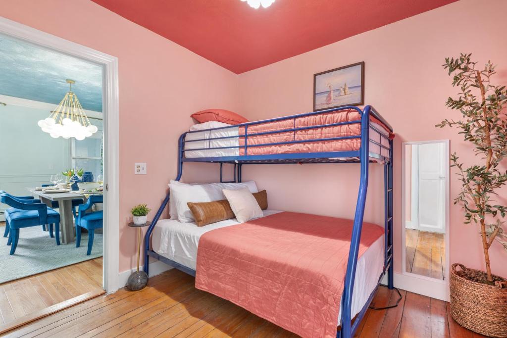 The Front Porch Vacation Rentals - Image 7