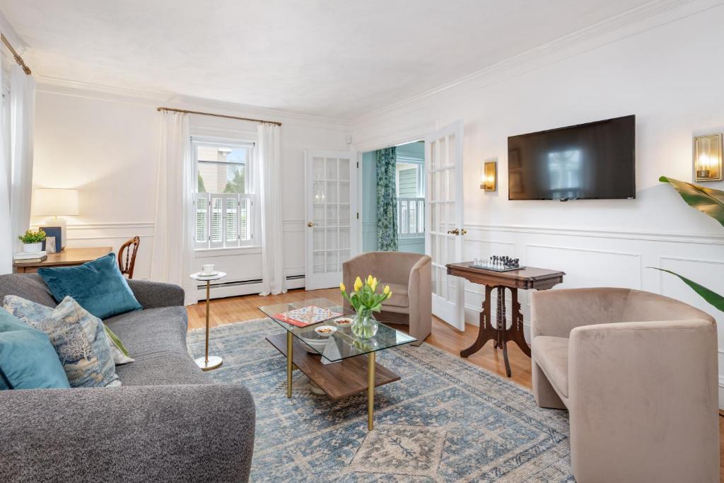 The Front Porch Vacation Rentals - Image 5