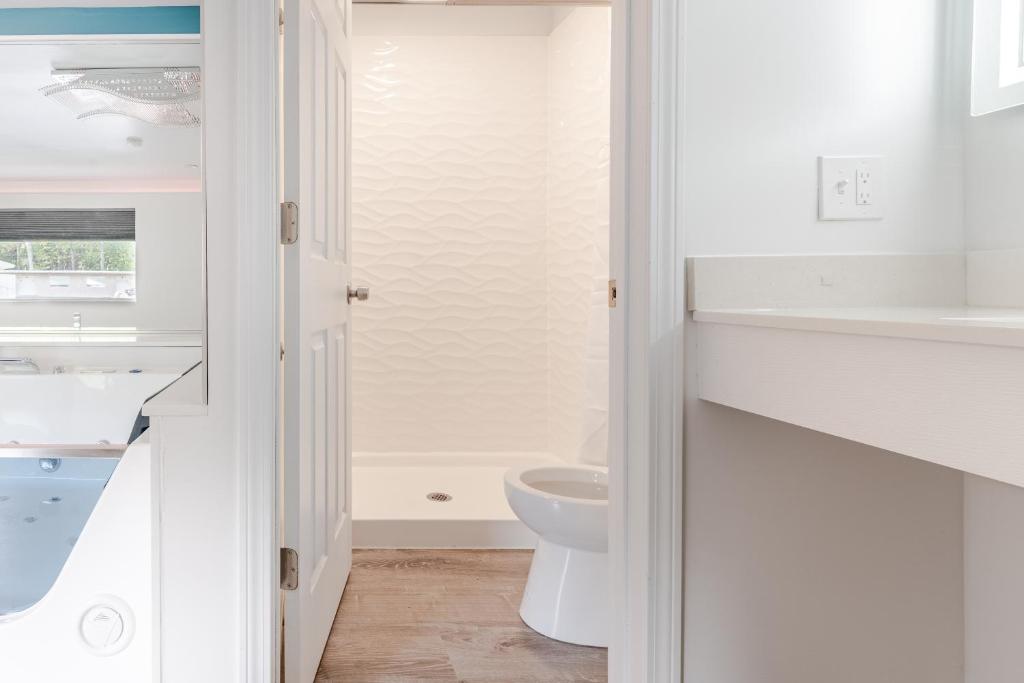 Hot Tub (Jacuzzi) - Photo 2