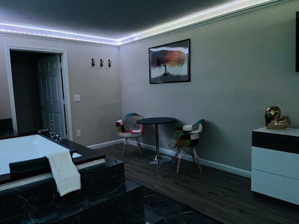 Hot Tub (Jacuzzi) - Photo 7