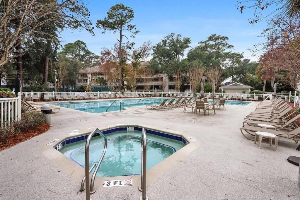 5 stars Peaceful Condo - 7 min walk to the beach
