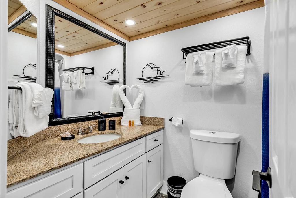 Oceanfront Heated Indoor Pool Hot Tub King Bed - Image 8