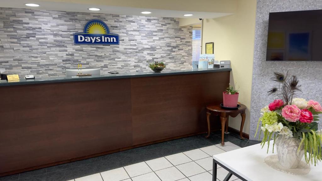 Days Inn By Wyndham Lexington-Columbia - Image 7