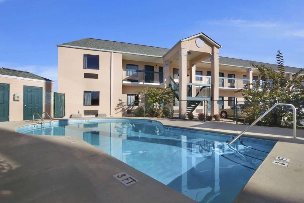 Days Inn By Wyndham Lexington-Columbia - Image 4