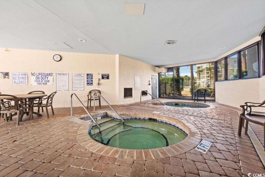 Newly Renovated Privately owned OF condo on 6th floor Ocean Reef w-heated pools, lazy river, hot tubs & restaurants