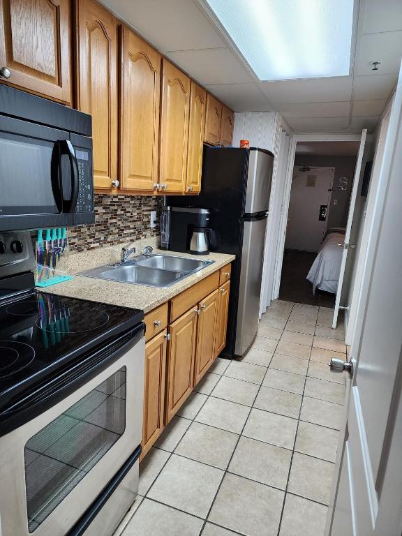 Heated Pools, Heated lazy river, 3 hot tubs-Privately owned Oceanfront renovated condo on 12th floor - Image 5