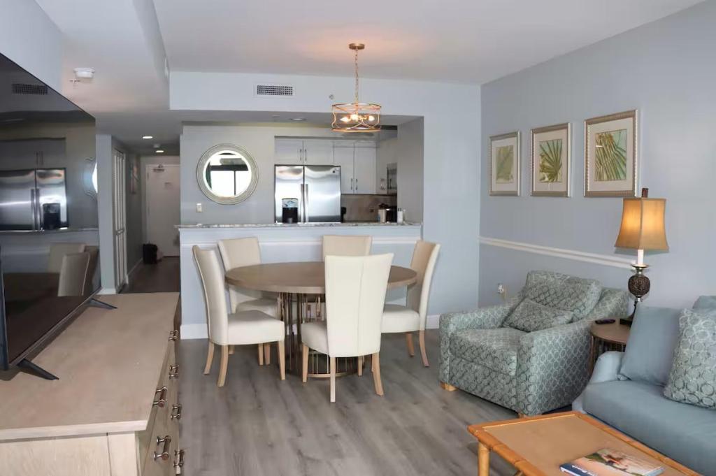 Luxury 2br 2 ba beachfront condo - Image 5