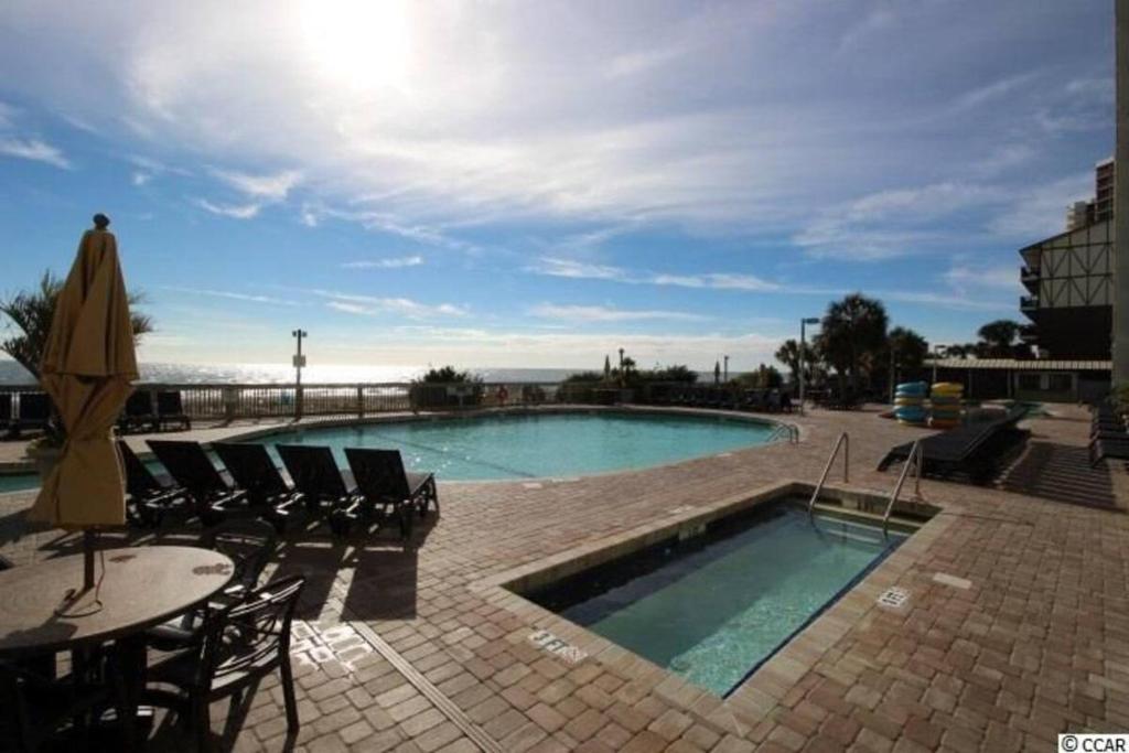 Luxury 2br 2 ba beachfront condo