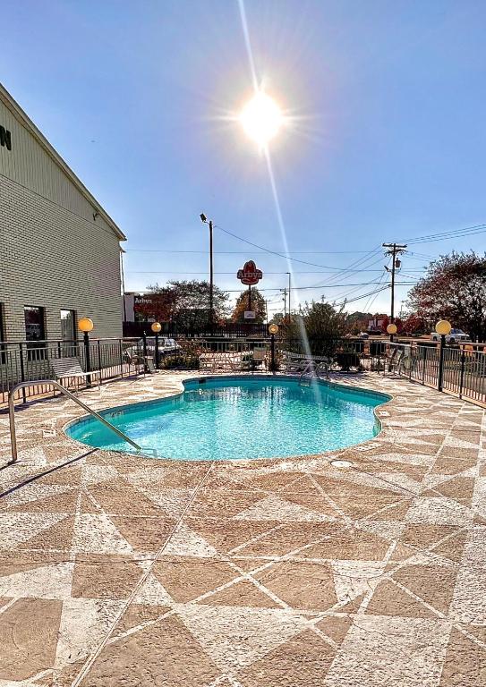 Executive Inn Chester - Image 4