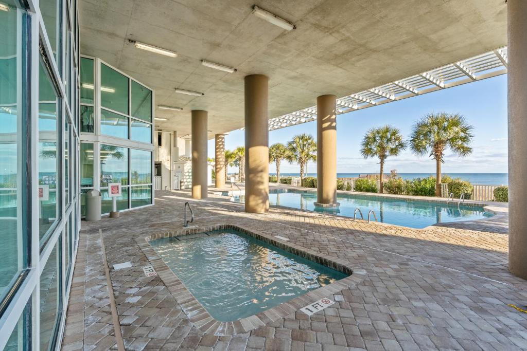 Hot Tub (Jacuzzi) - Photo 2