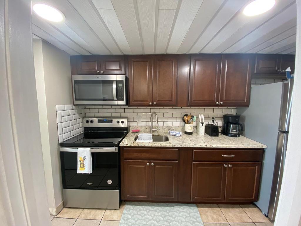 Camelot By The Sea Ocean Front Condo - Image 5