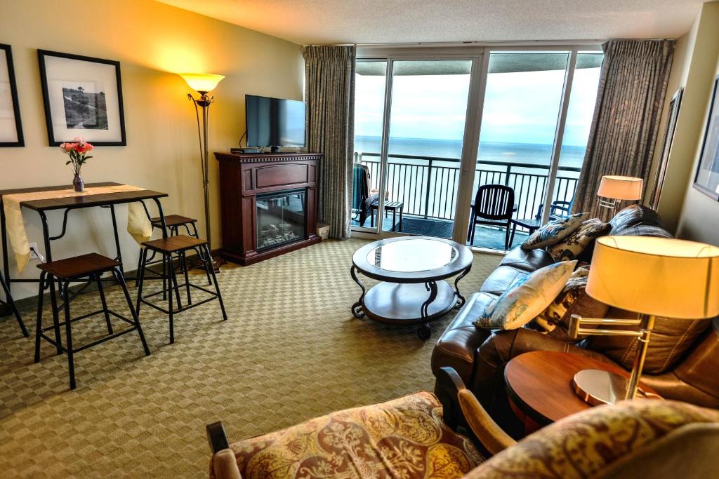 Deluxe Ocean front One Bedroom suite in Sandy Beach Resort - Image 8