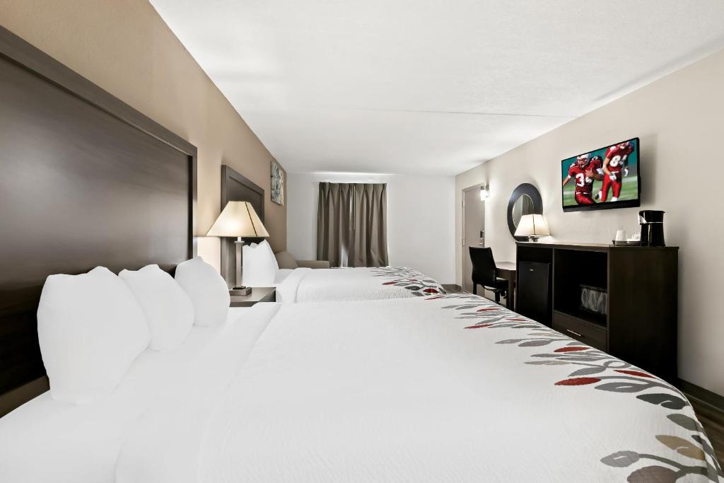 Red Roof Inn & Suites Duncan - Image 8