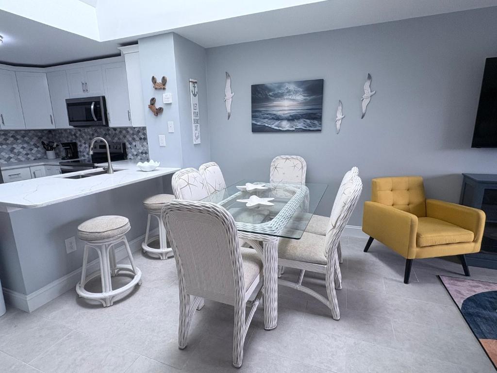 Tilghman Beach & Racquet Club, Step into paridise 3 bdrm 3 ba - Image 5