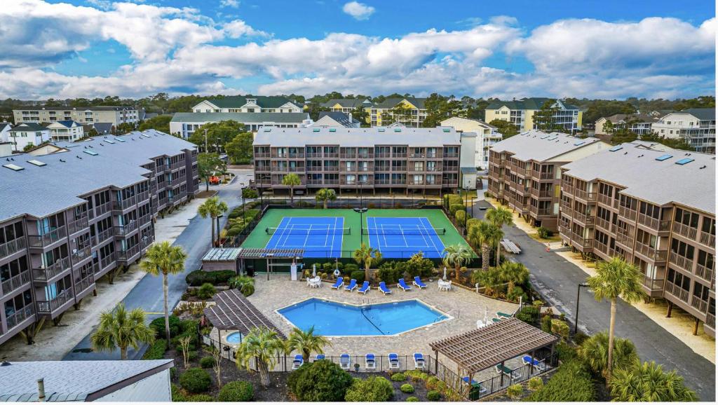 Tilghman Beach & Racquet Club, Step into paridise 3 bdrm 3 ba