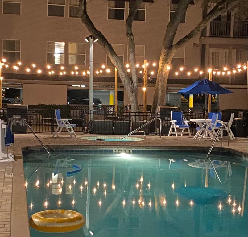 Hot Tub (Jacuzzi) - Photo 2