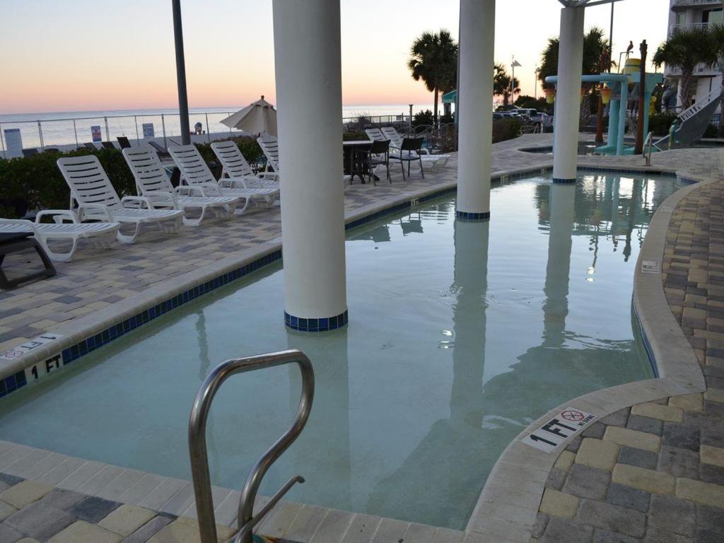 Luxury 2 bedroom 2 bathroom Ocean Front Condo on the 12th floor for 8 - Image 4