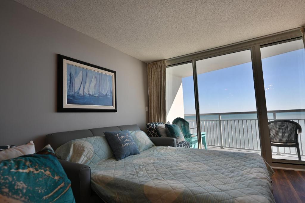 Luxury 2 bedroom 2 bathroom Ocean Front Condo on the 12th floor for 8 - Image 8