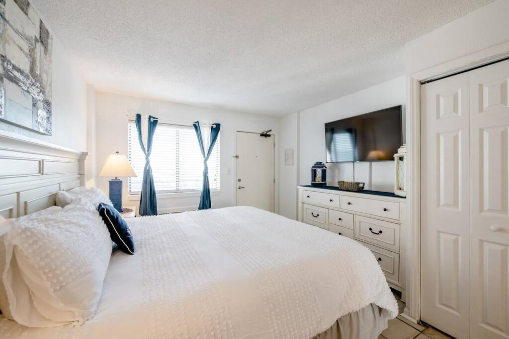 Royal Retreat-Amazing view-King bed-1 bedroom-Full kitchen-Free parking-Self check-in - Image 8