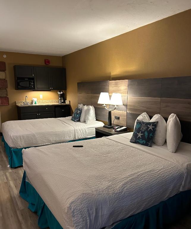 Ocean View 2 Queen Studio at Landmark Resort - Image 8