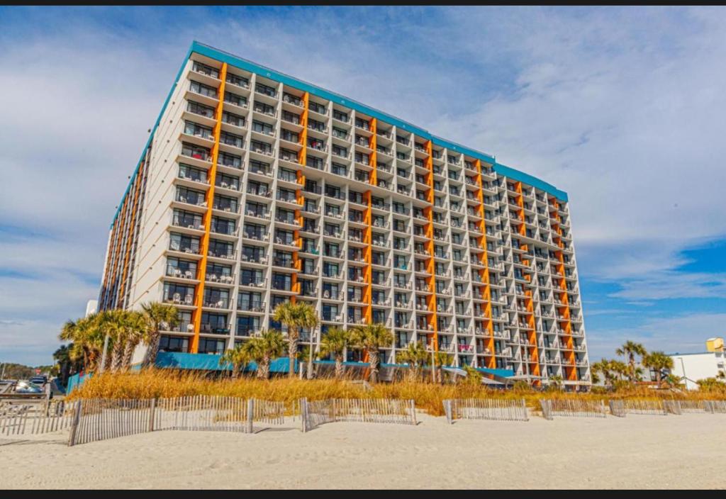 Ocean View 2 Queen Studio at Landmark Resort - Image 7