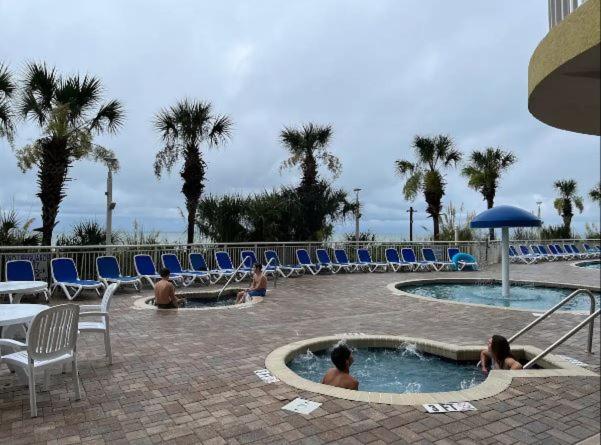 Hot Tub (Jacuzzi) - Photo 2