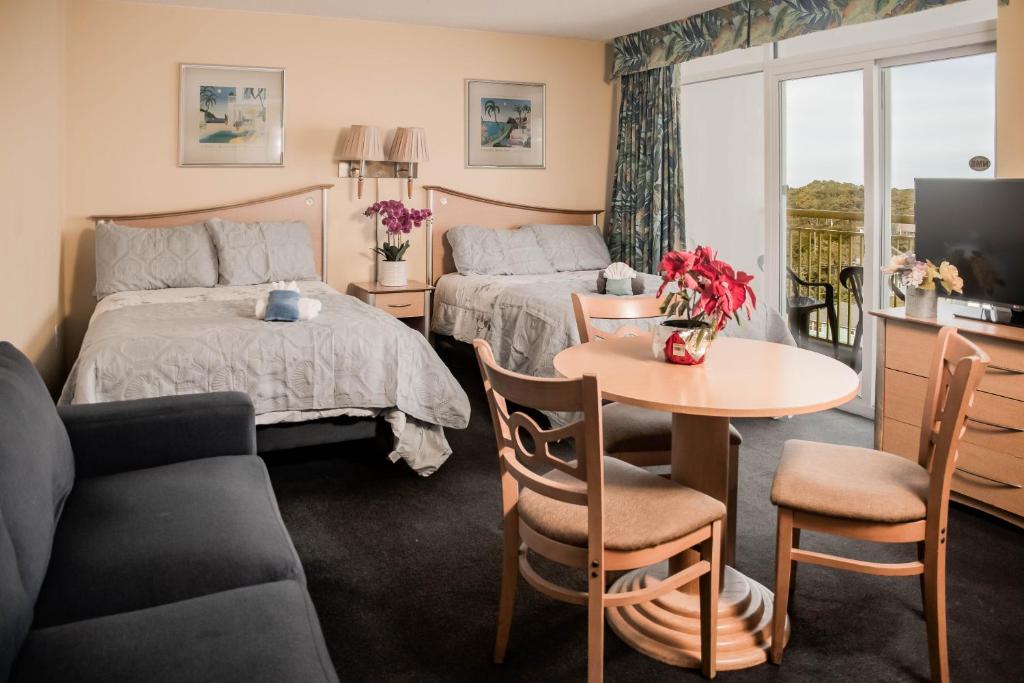 Baywatch Resort - Image 8