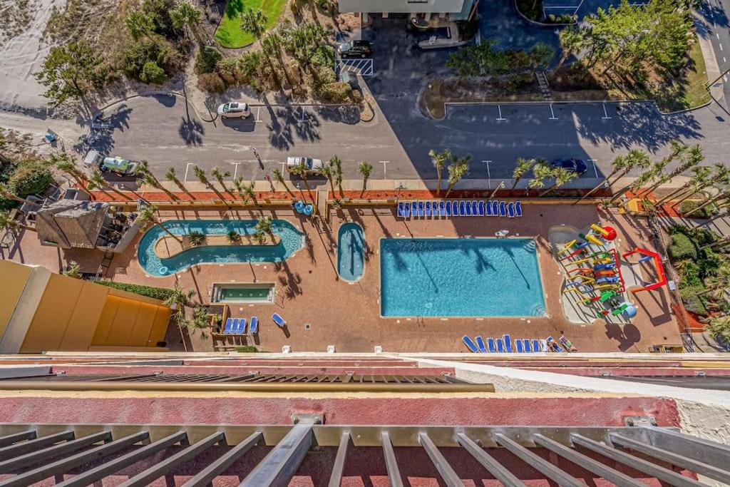 Beautiful Ocean views, on 15th floor!