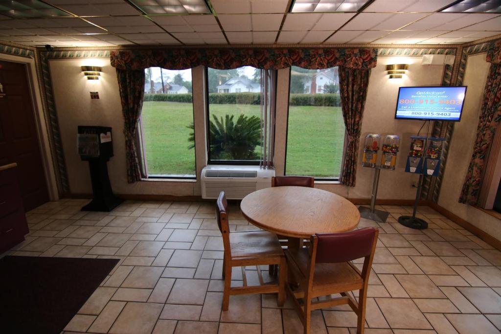 Executive Inn Kershaw - Image 5