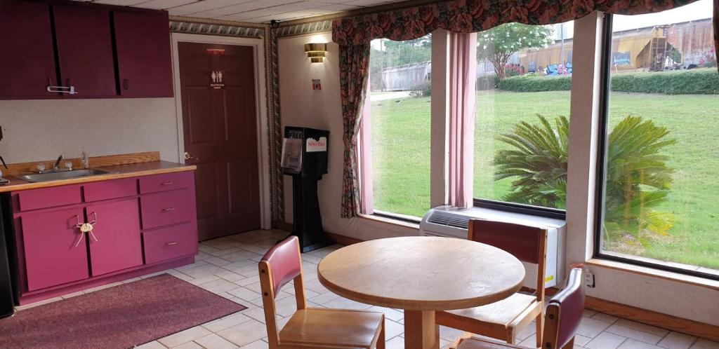 Executive Inn Kershaw - Image 4