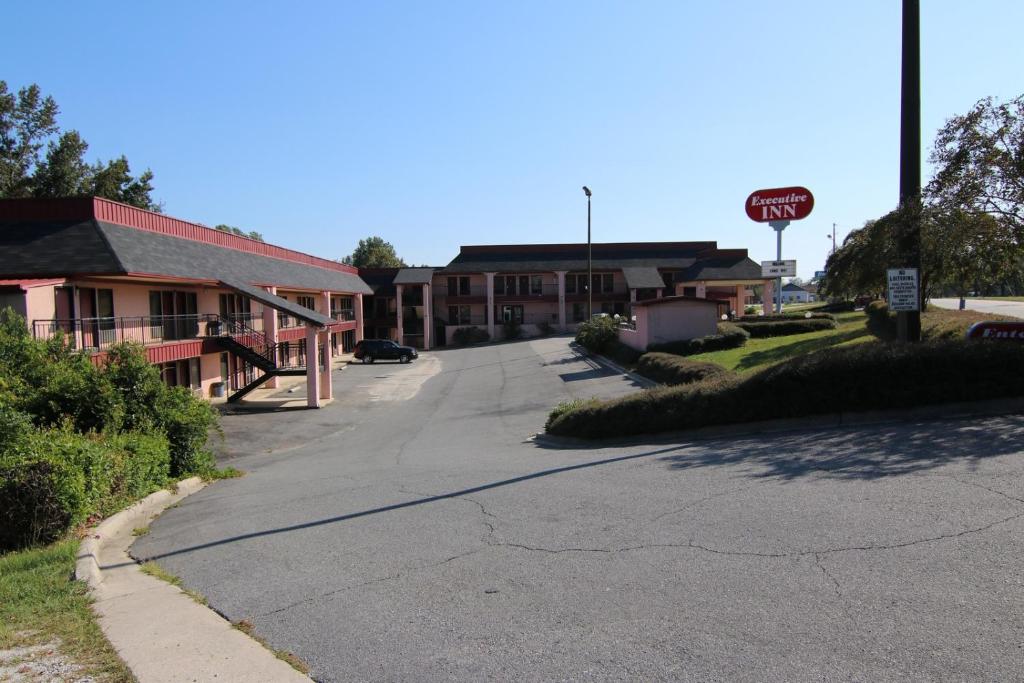 Executive Inn Kershaw - Image 6