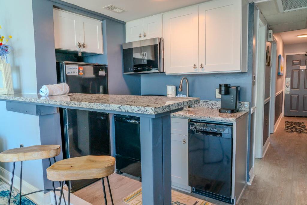 Ocean View Double Suite! Sleeps 4 Meridian Plaza 705 - Image 7