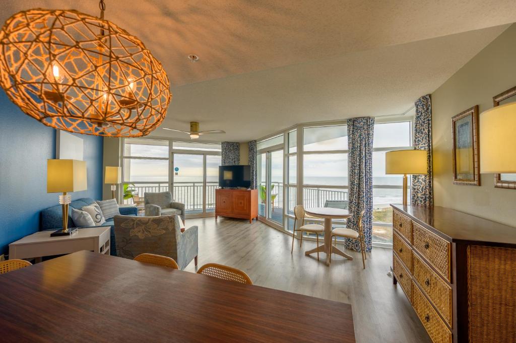 Oceanfront Condo with WaterPark Included in Price - Image 4