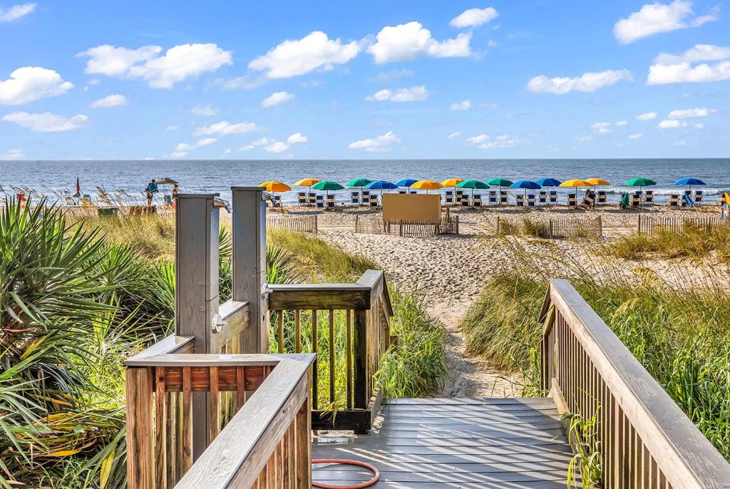 Enjoy Winter! Indoor Hot Tub - Heated Pool - Lazy Rivers - King Bed - Image 4