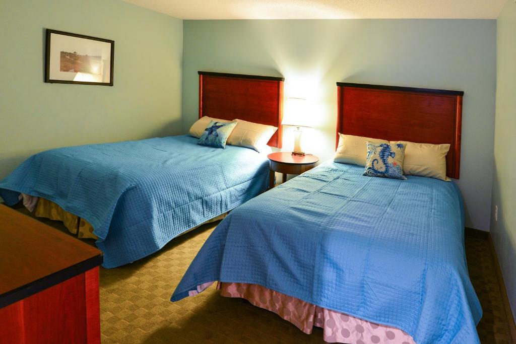 Deluxe Ocean Front Two-Bedroom Condo in Sandy Beach Resort - Image 8