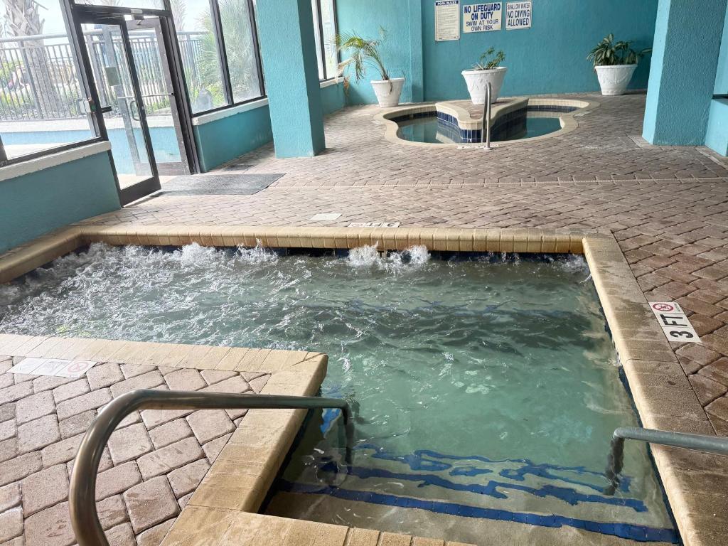 Hot Tub (Jacuzzi) - Photo 4