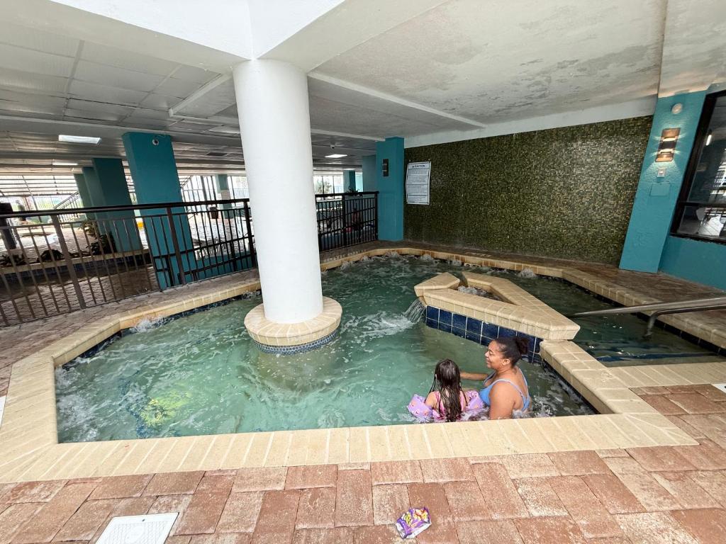 Hot Tub (Jacuzzi) - Photo 5