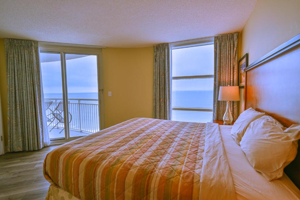 Gorgeous Condo 3 Br 3 Balconies SB 11th Floor