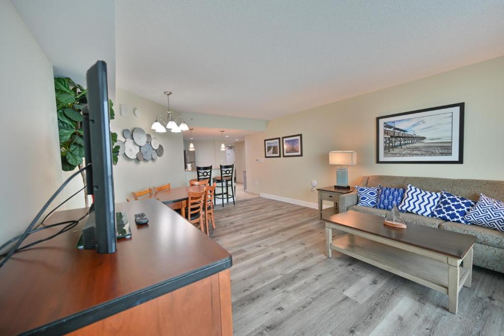 Gorgeous Condo 3 Br 3 Balconies SB 11th Floor - Image 5