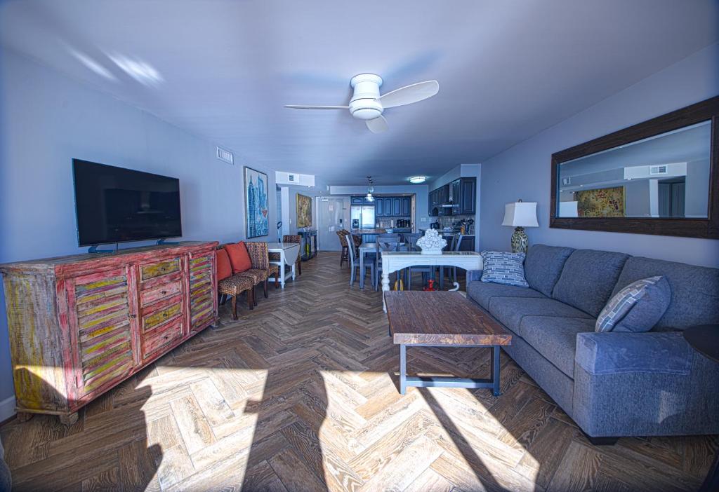 Regency Towers - Image 6