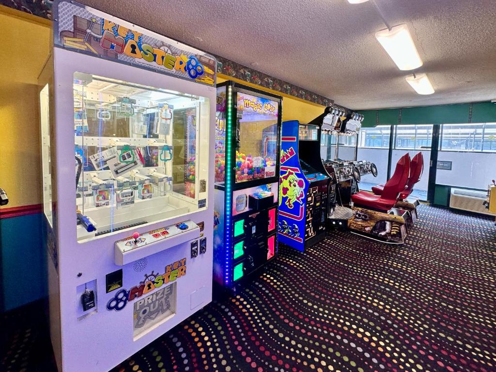 Landmark Resort-Updated Double Suite - Image 7