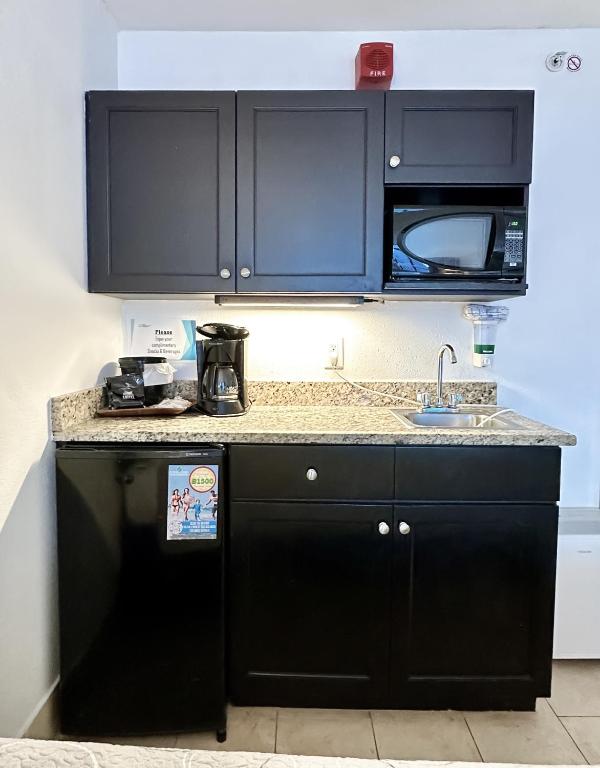 Landmark Resort-Updated Double Suite - Image 6