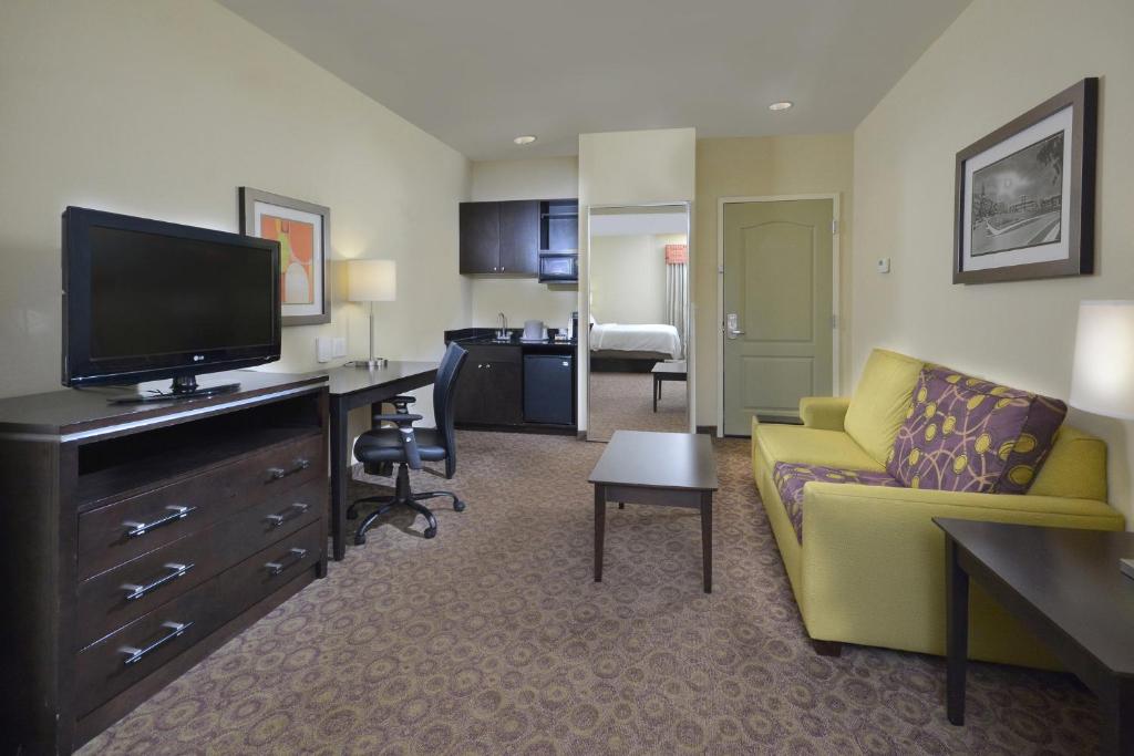 Holiday Inn Express Hotel & Suites Clemson - University Area by IHG - Image 5