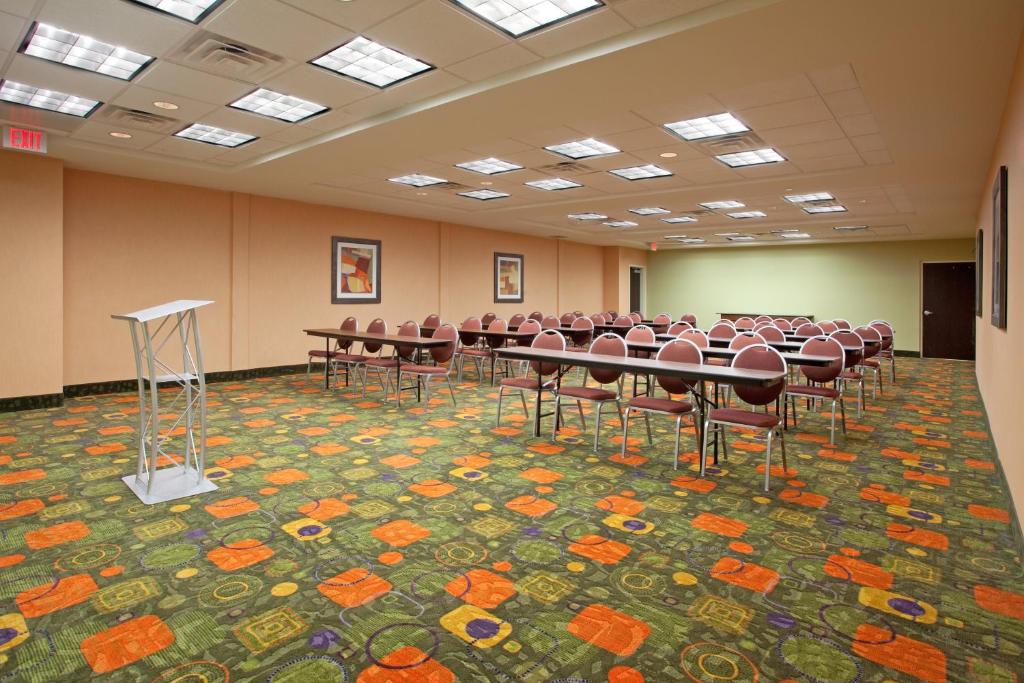 Holiday Inn Express Hotel & Suites Clemson - University Area by IHG - Image 7