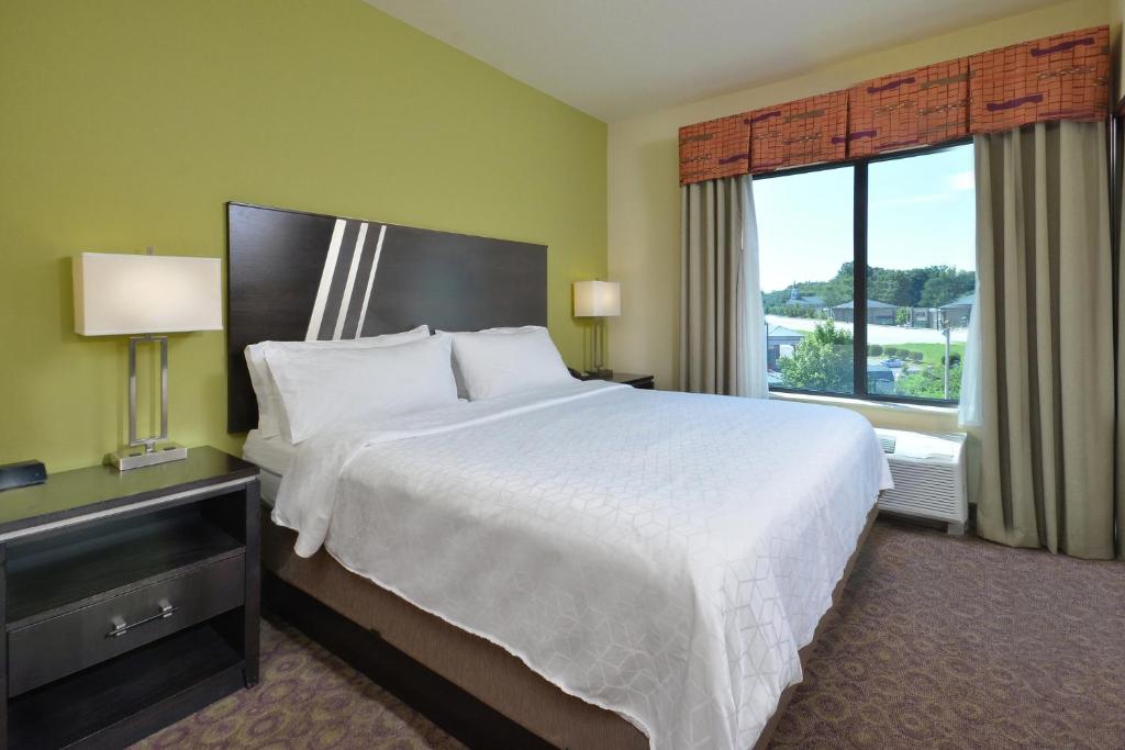 Holiday Inn Express Hotel & Suites Clemson - University Area by IHG - Image 8