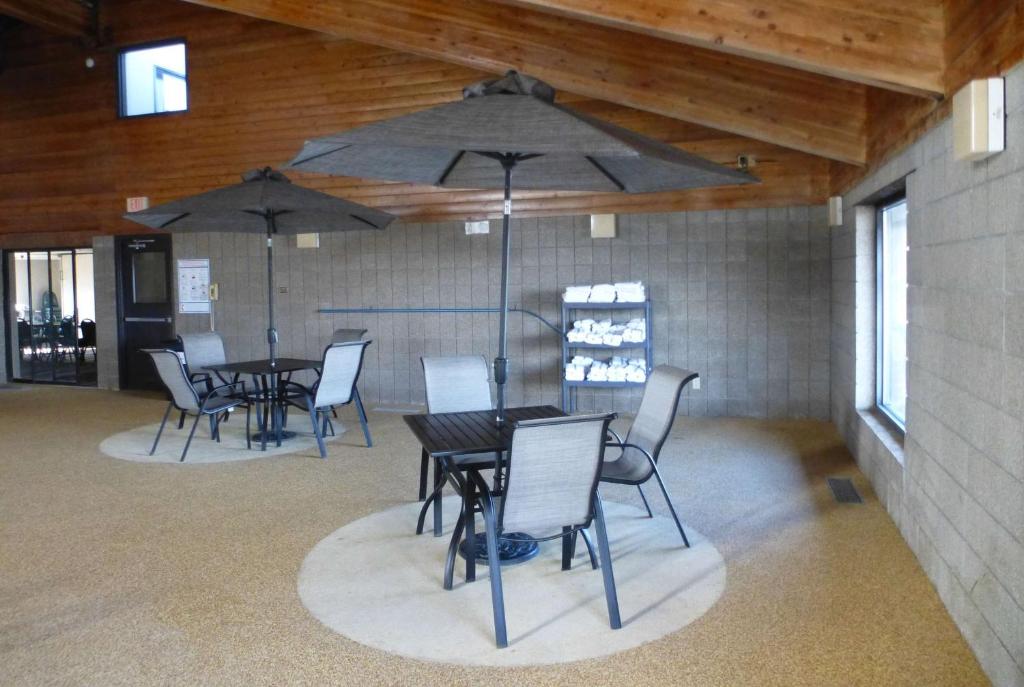 AmericInn by Wyndham Mitchell - Image 5