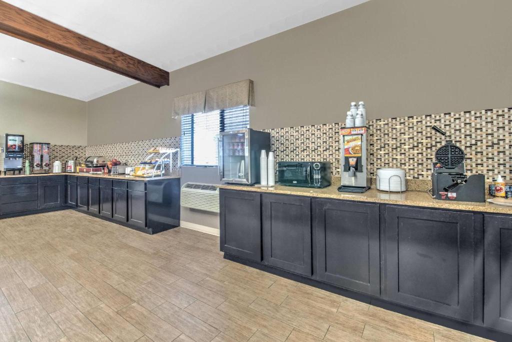 Days Inn by Wyndham Watertown - Image 4