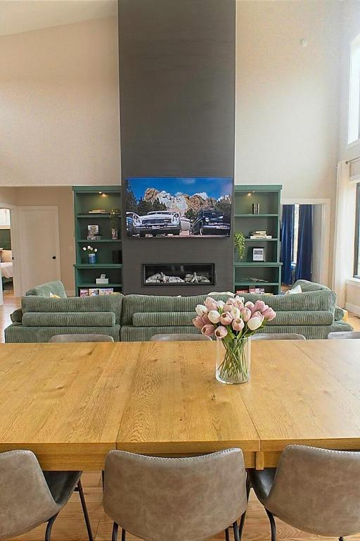 5 mins to Deadwood, Hot Tub, Game Room - Image 5