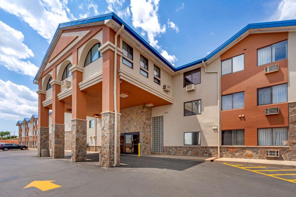 Econo Lodge Black Hills - Image 7
