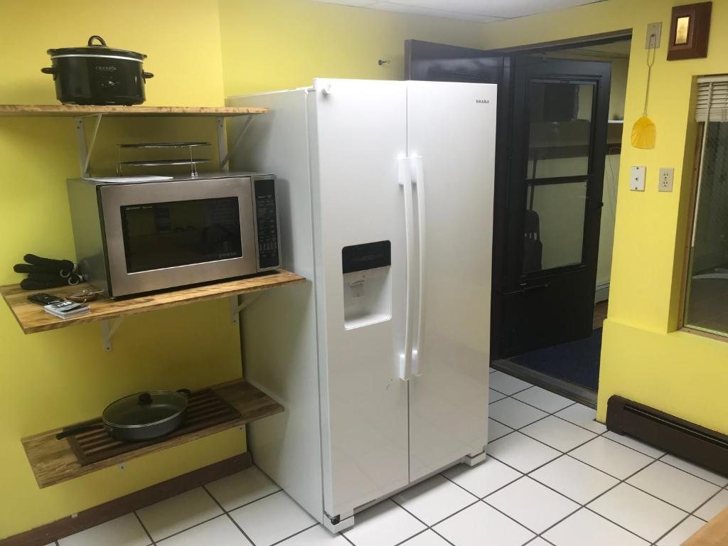 West Main Lodge, 2 Bedrooom - Image 4